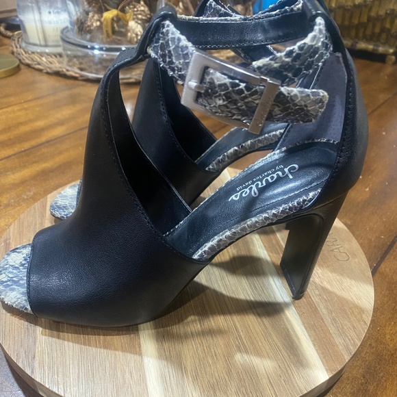 Charles David Black and Snake print shoes size 6 - Picture 2 of 5